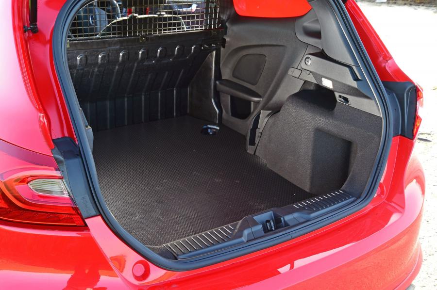 Багажник Ford Fiesta Sport Van 2018 года  (UK) (фото 23 из 23)